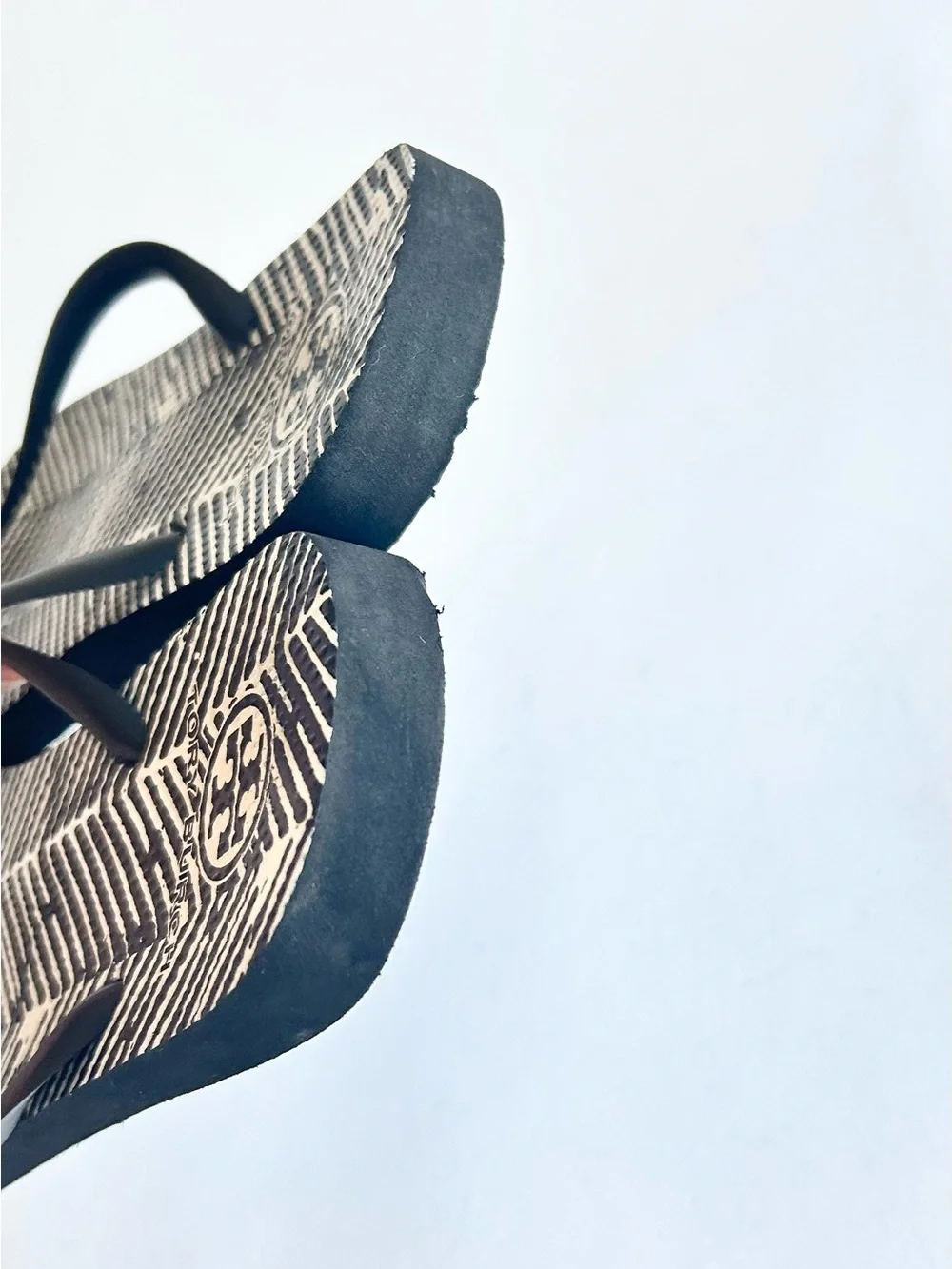Tory Burch Black White Rubber Flip Flops Sandals size 9